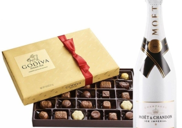 Moet & Chandon Champagne Gift Basket- At Best Price