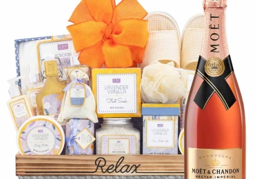 Moet & Chandon Champagne Gift Basket – At Best Price