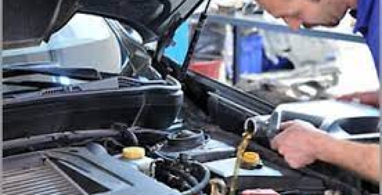 WE CHANGE THE OIL IN YOUR CAR AT YOUR DOORSTEPS